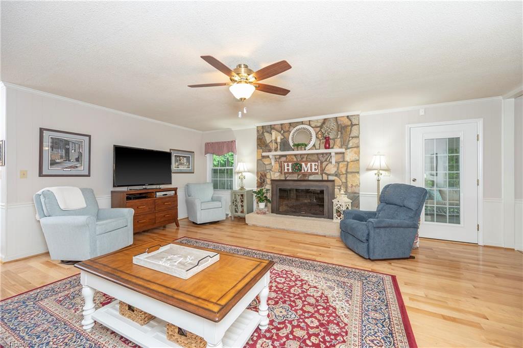 377 Country Lane