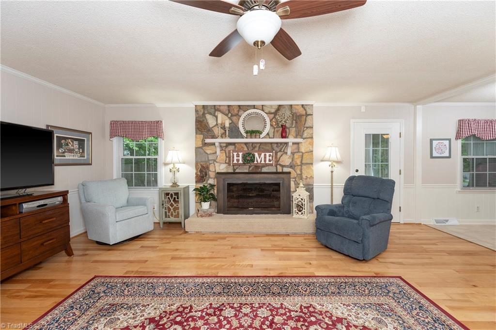 377 Country Lane