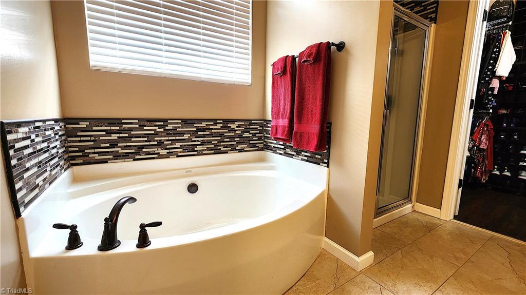 6034 Willomere Circle, Winston-Salem