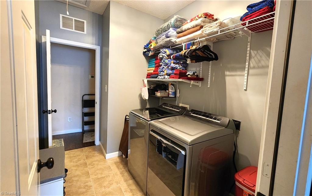 6034 Willomere Circle, Winston-Salem