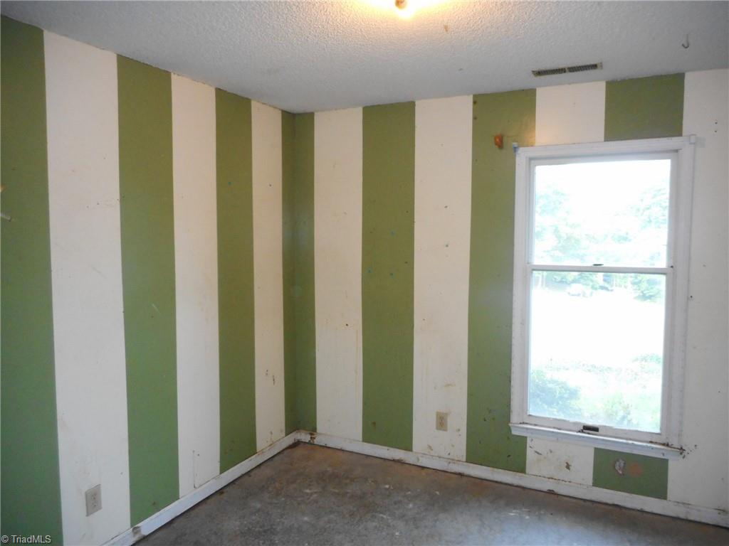 3925 Laurel Grove Road, Winston-Salem