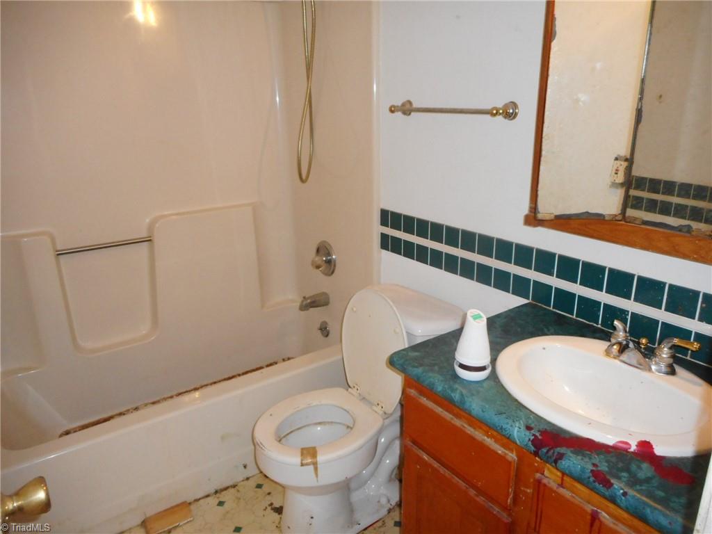 3925 Laurel Grove Road, Winston-Salem