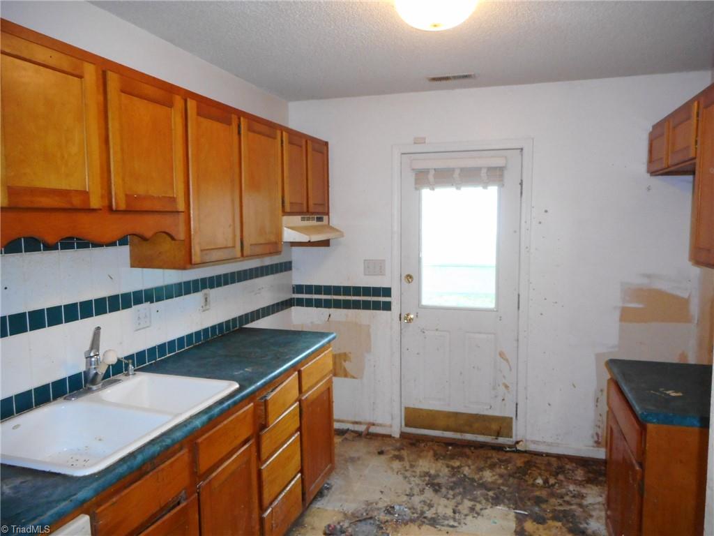 3925 Laurel Grove Road, Winston-Salem