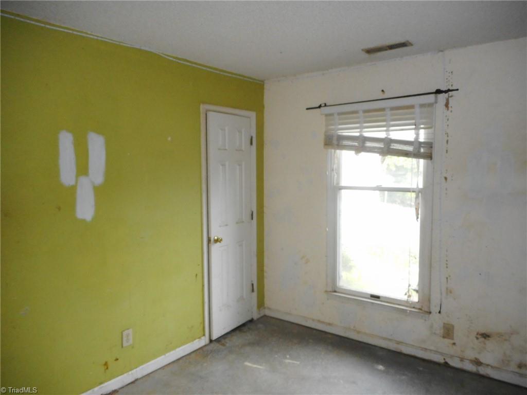 3925 Laurel Grove Road, Winston-Salem