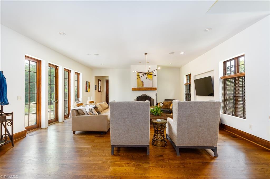 807 Sunset Drive