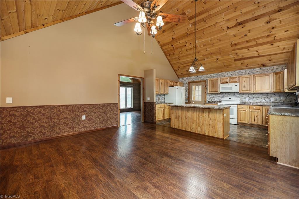 1002 Curtis Lane