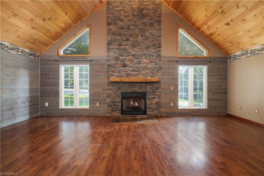 1002 Curtis Lane