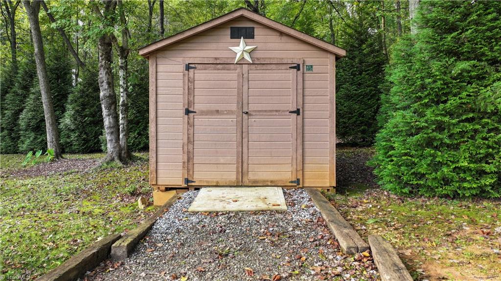 1002 Curtis Lane