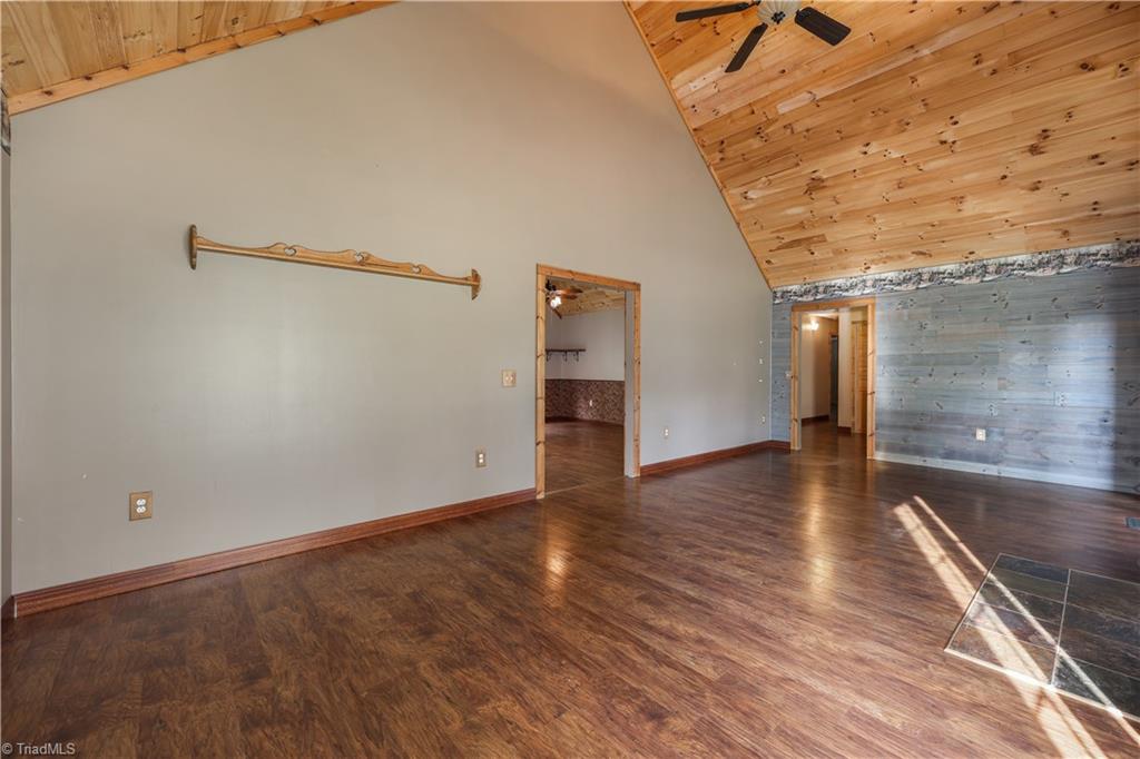 1002 Curtis Lane