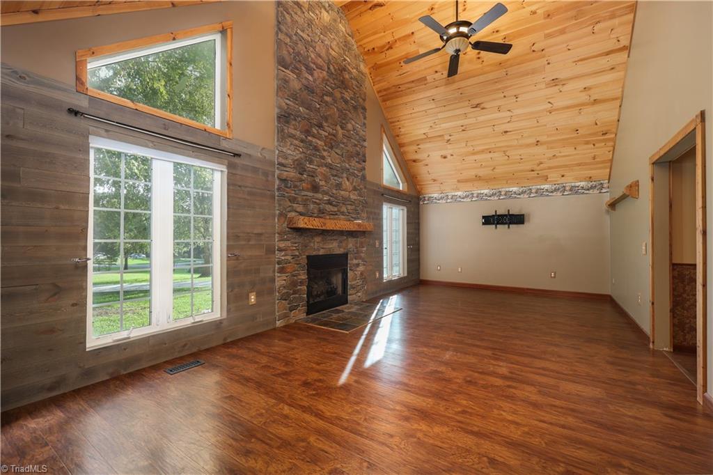 1002 Curtis Lane