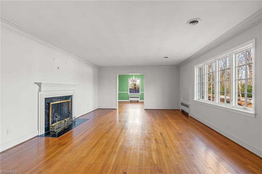 403 Kemp Road W