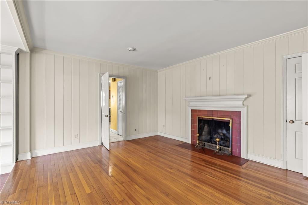 403 Kemp Road W