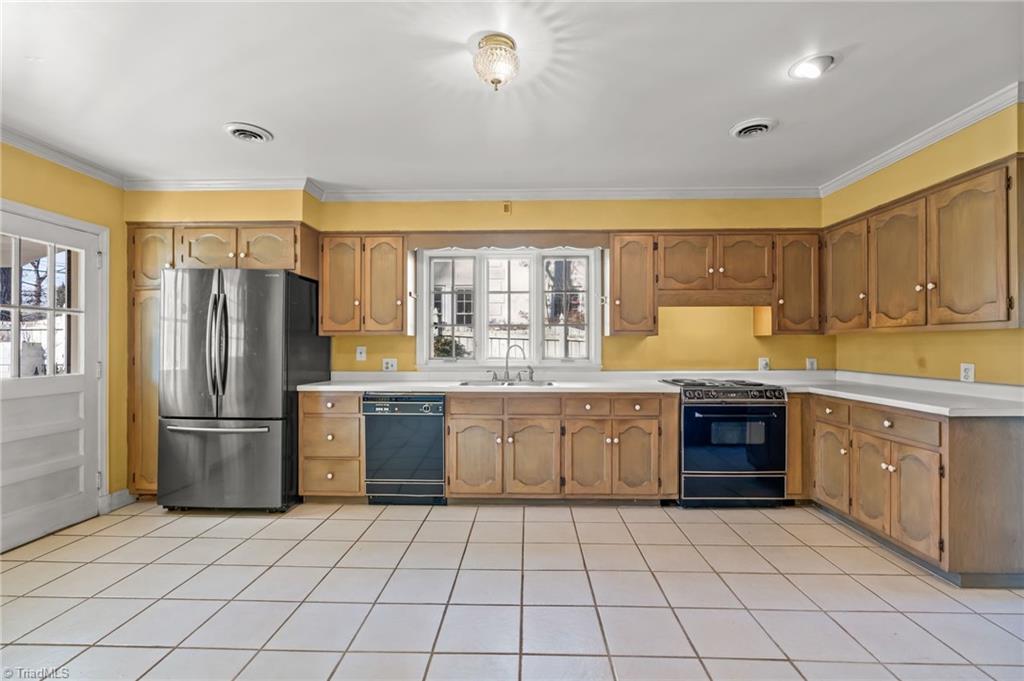 403 Kemp Road W