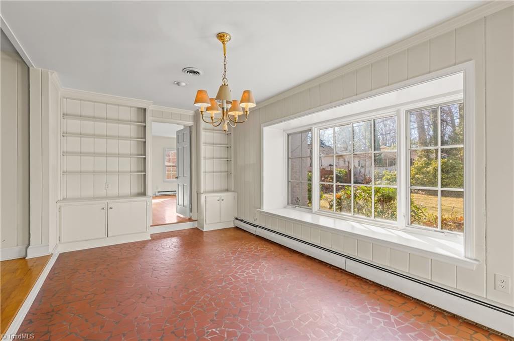 403 Kemp Road W