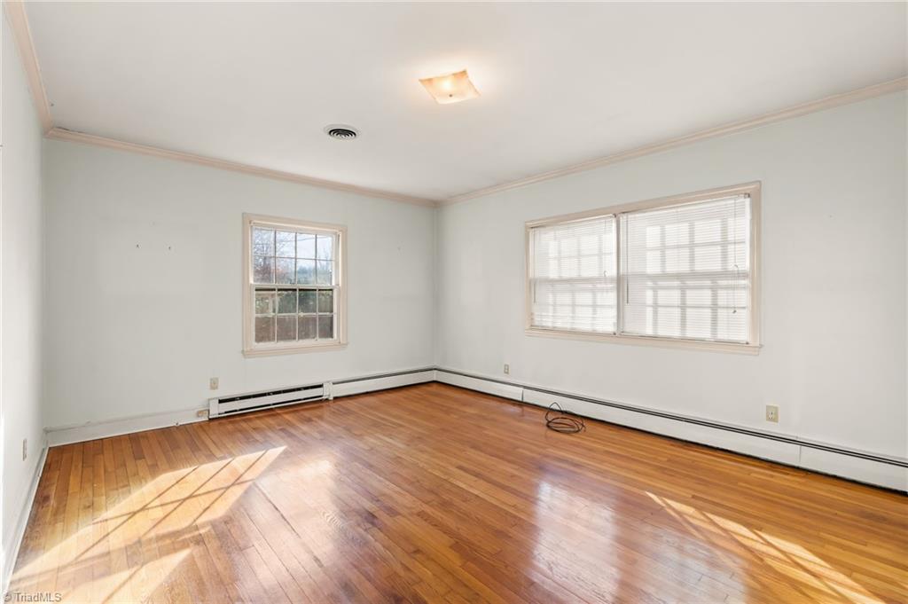 403 Kemp Road W