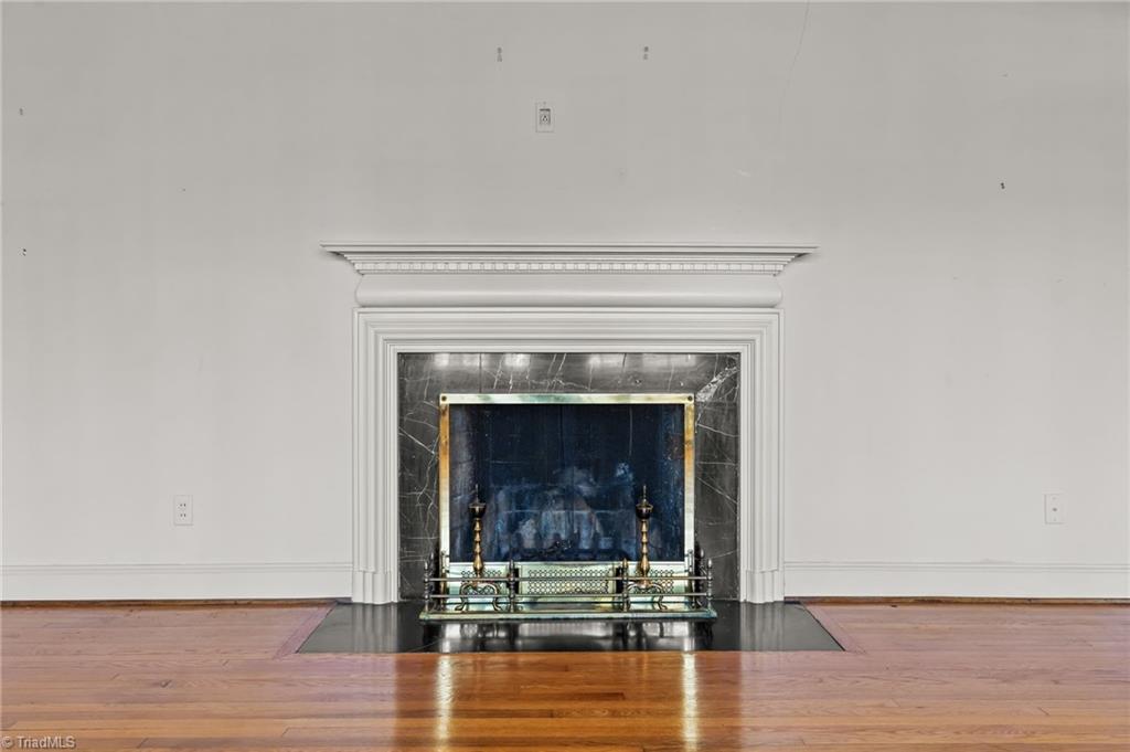 403 Kemp Road W