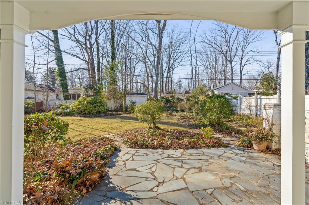 403 Kemp Road W