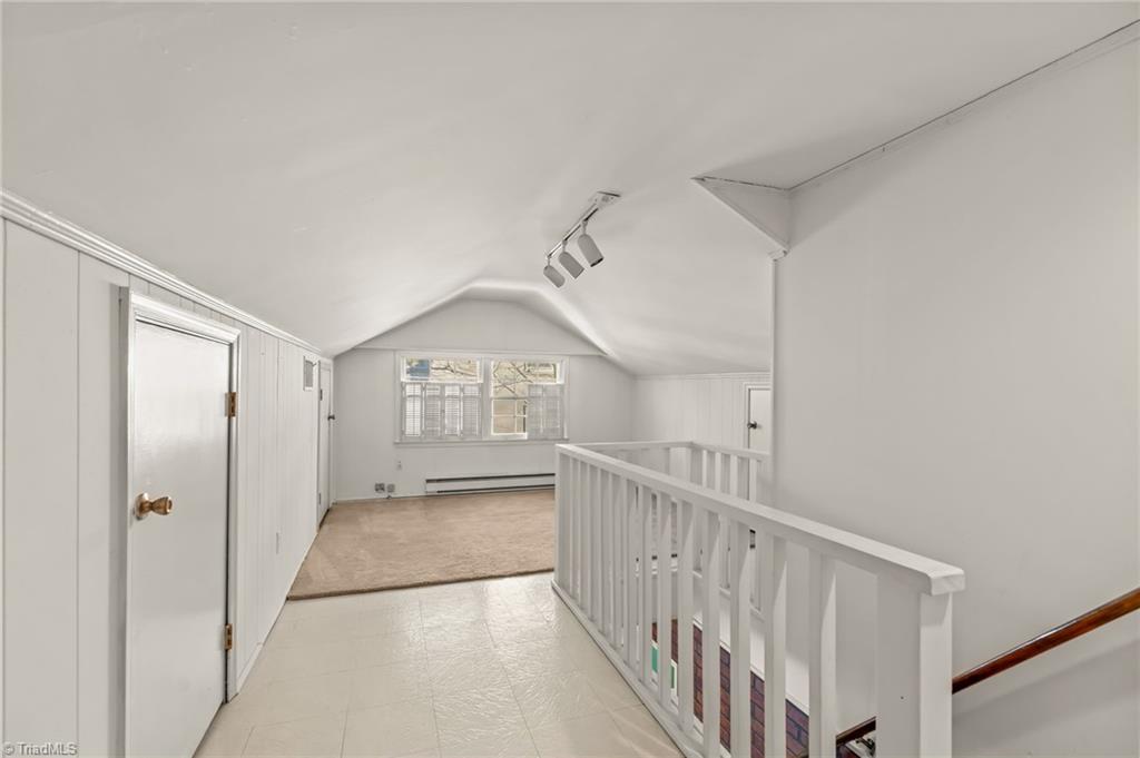403 Kemp Road W