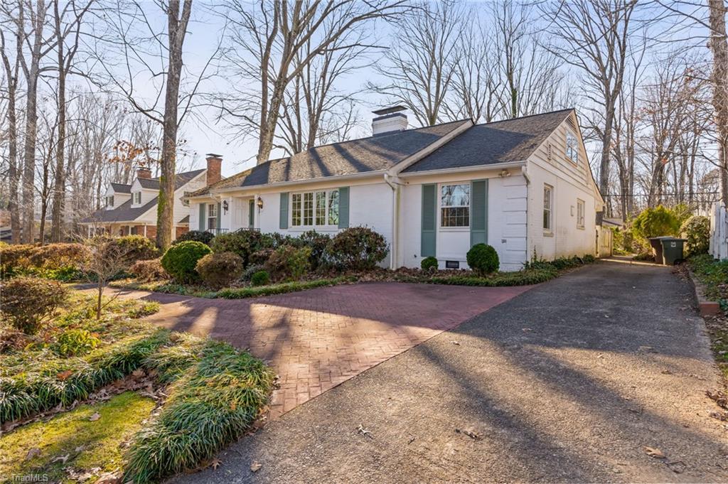 403 Kemp Road W
