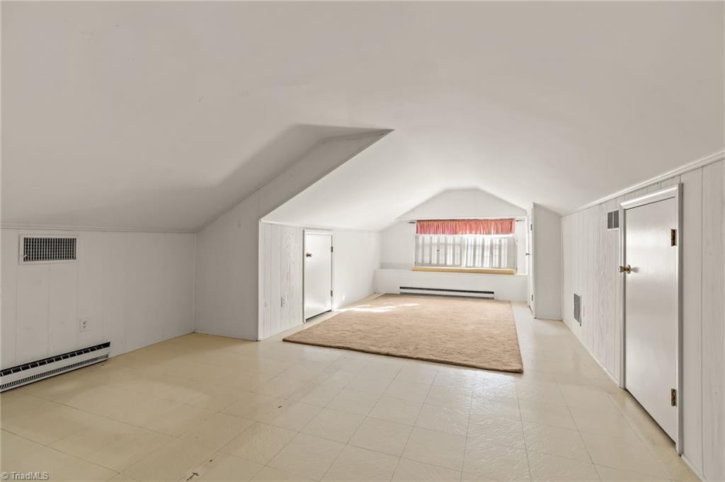 403 Kemp Road W