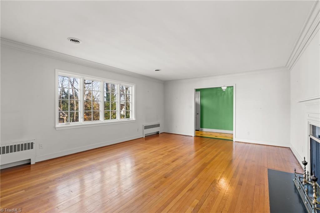 403 Kemp Road W