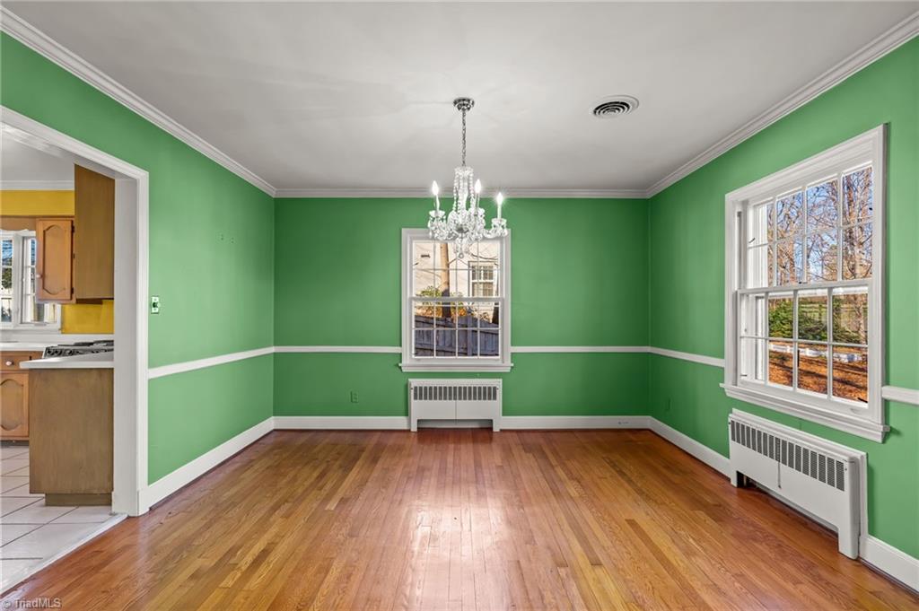 403 Kemp Road W
