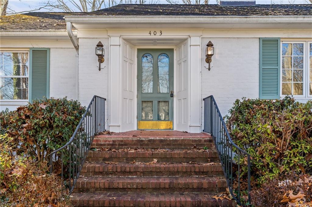 403 Kemp Road W
