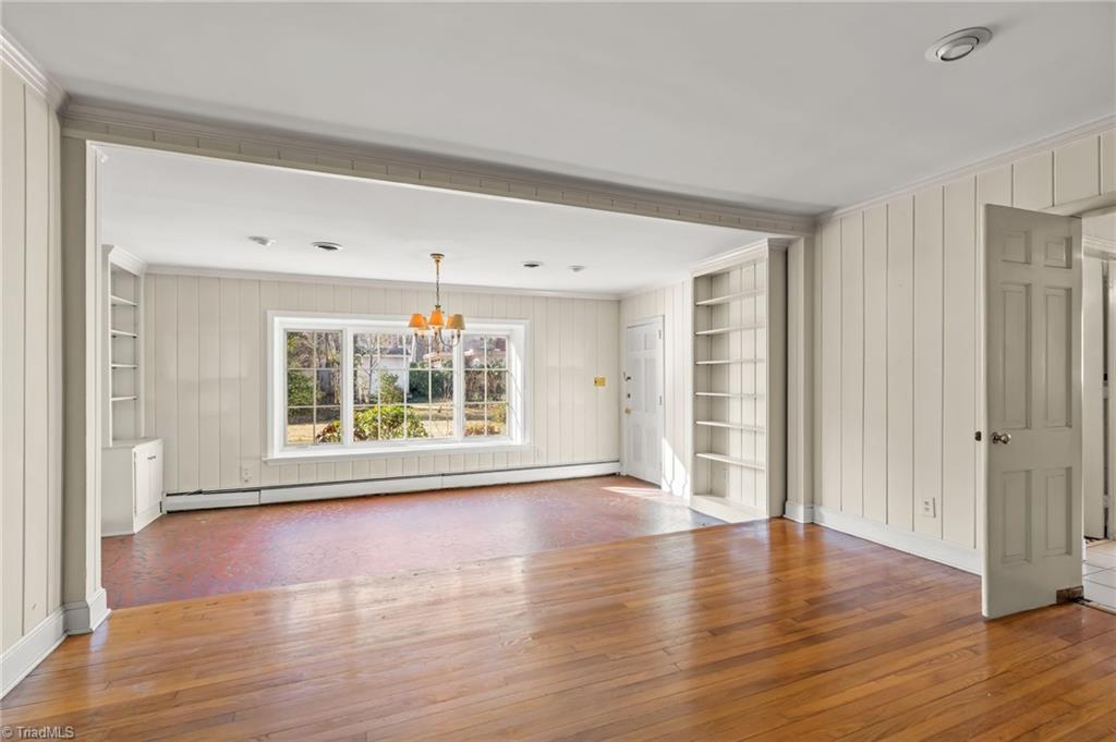 403 Kemp Road W