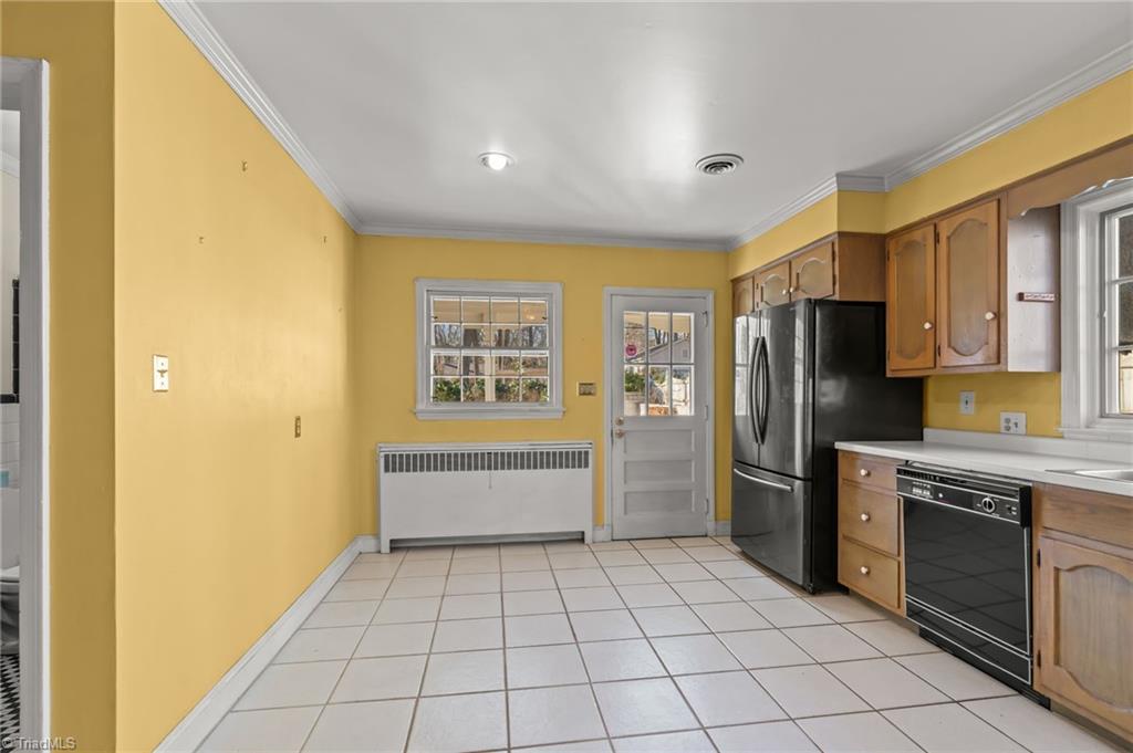 403 Kemp Road W