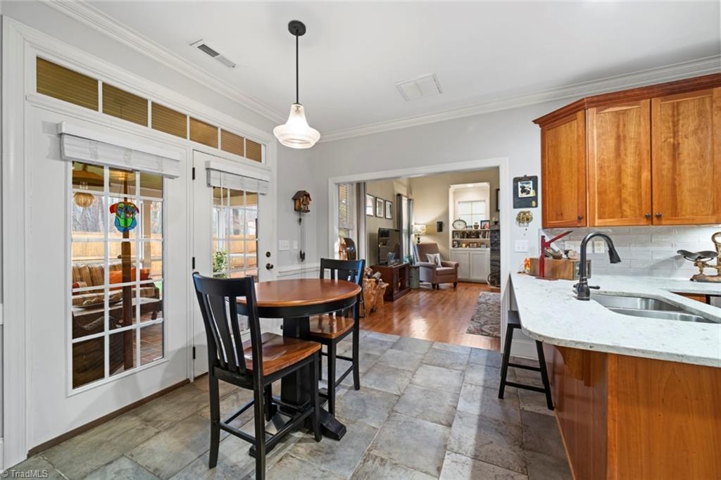 2850 Chestnut Ridge Drive, Winston-Salem
