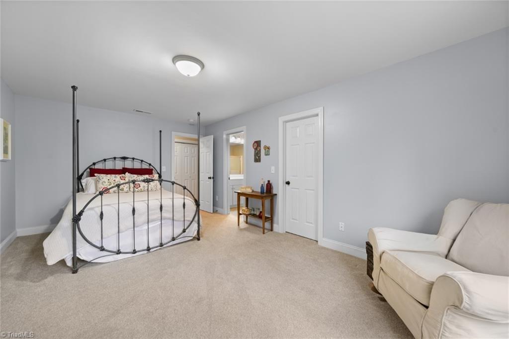 2850 Chestnut Ridge Drive, Winston-Salem