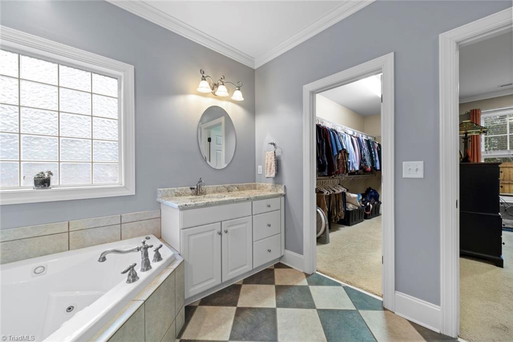 2850 Chestnut Ridge Drive, Winston-Salem