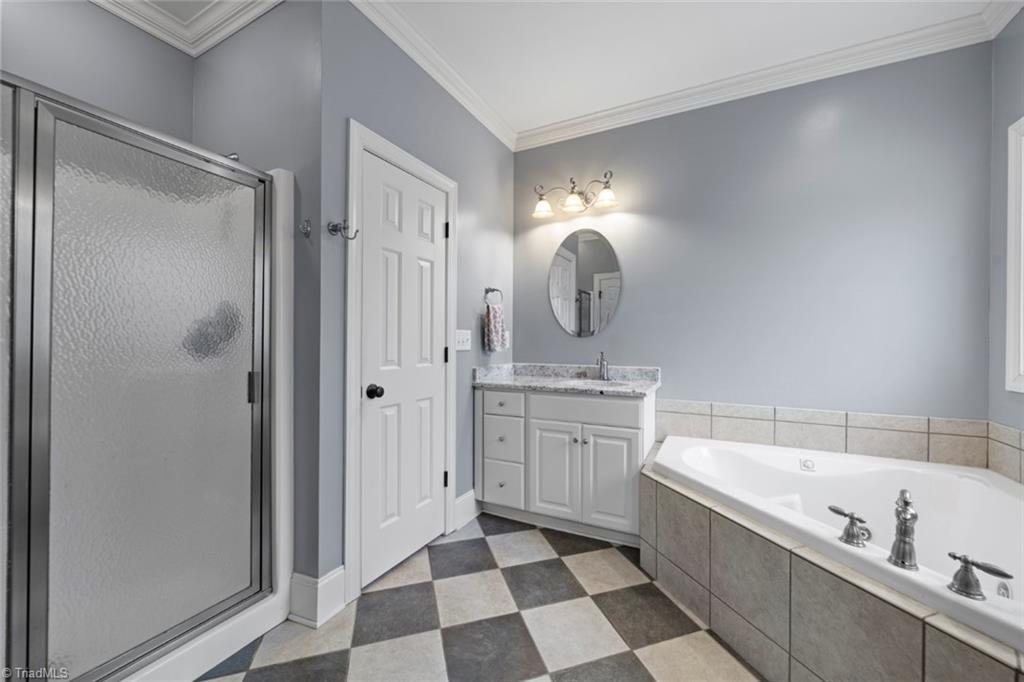 2850 Chestnut Ridge Drive, Winston-Salem