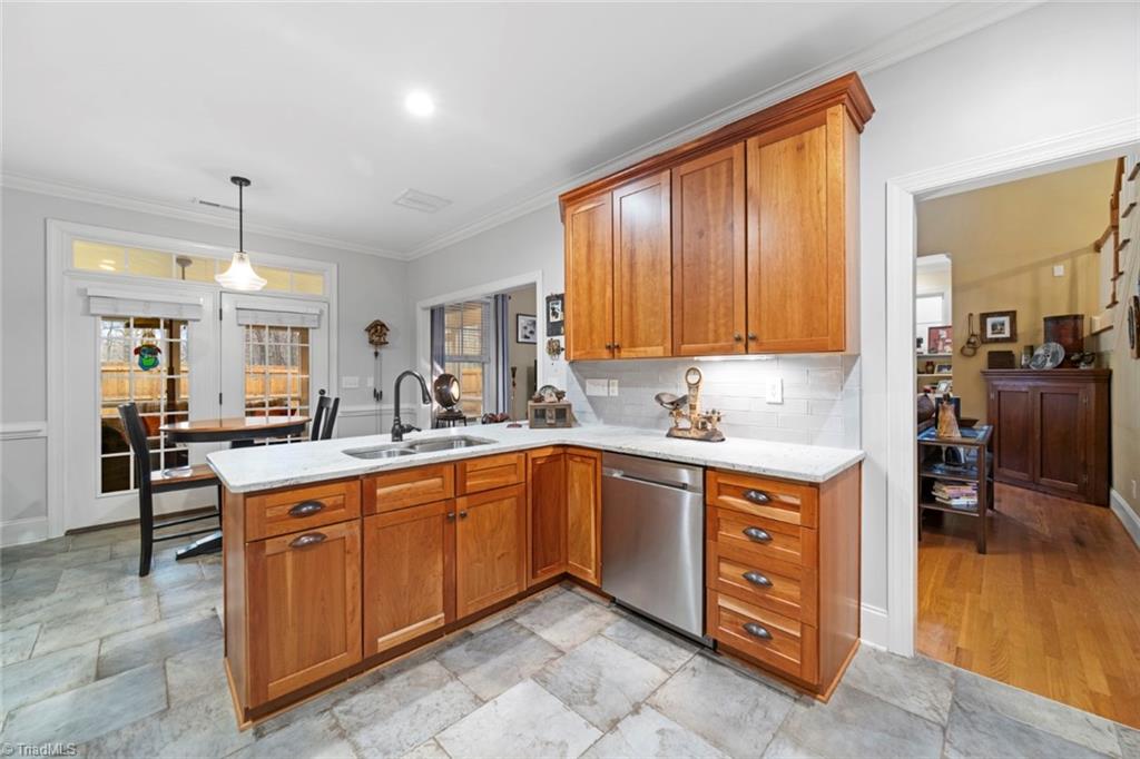 2850 Chestnut Ridge Drive, Winston-Salem