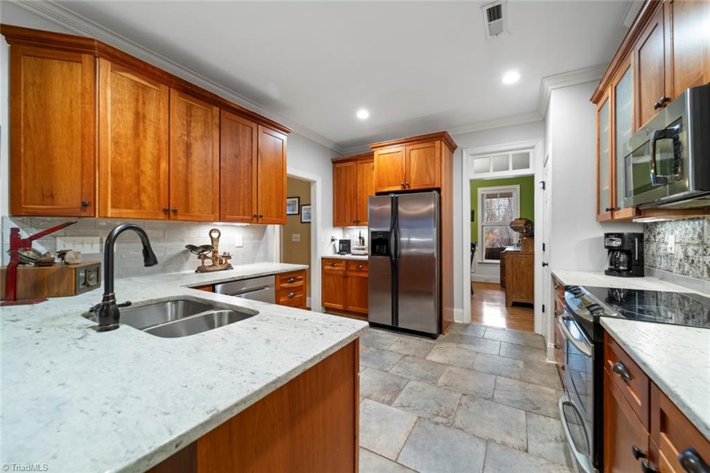 2850 Chestnut Ridge Drive, Winston-Salem
