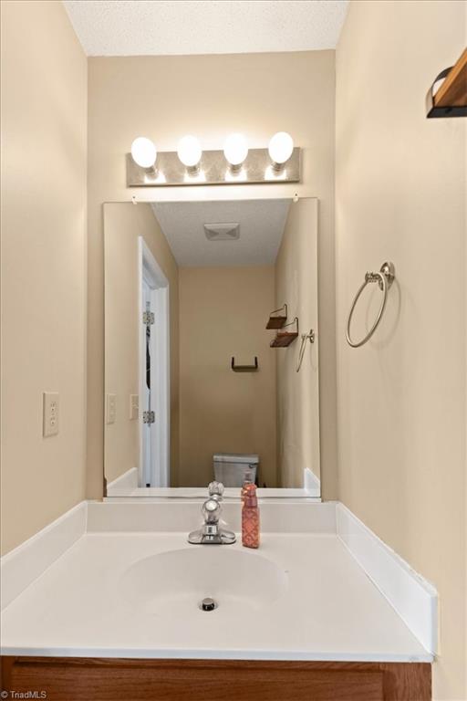 408 Kettle Court, Winston-Salem