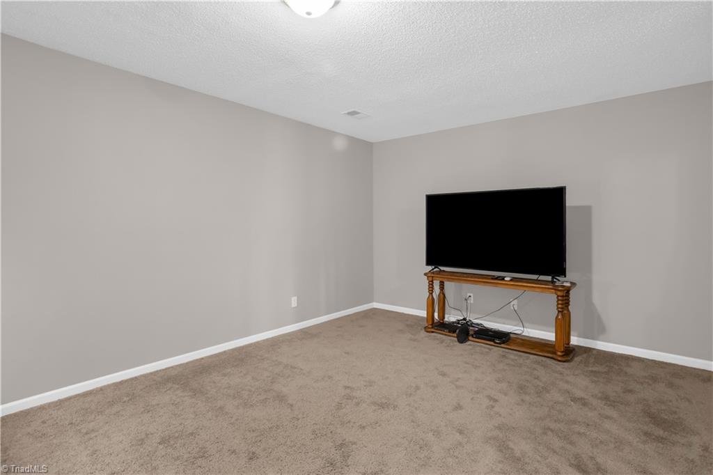11 Meadow Crossing Court