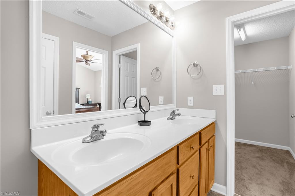 11 Meadow Crossing Court