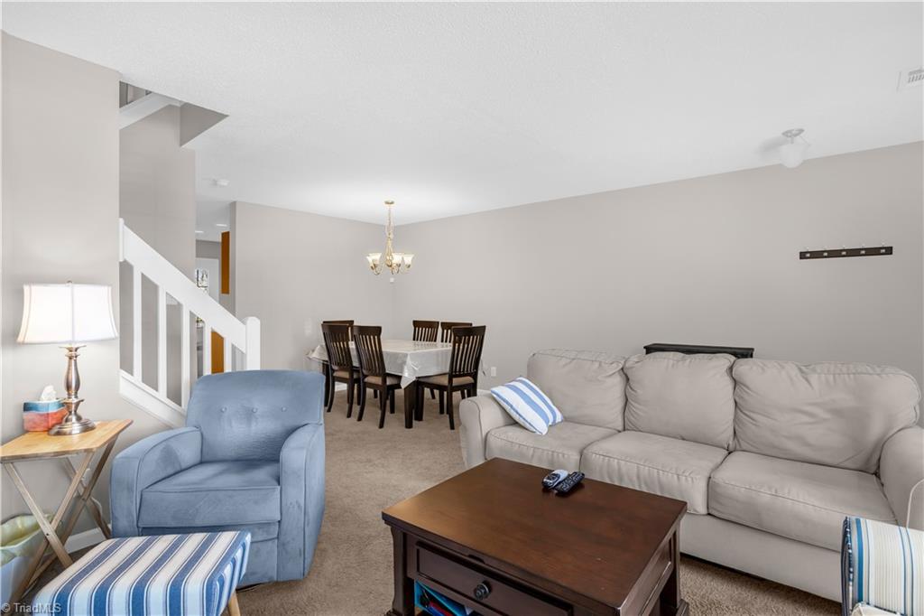 11 Meadow Crossing Court