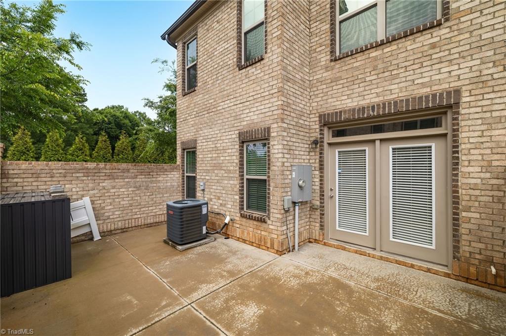 1604 Sunny Hill Way