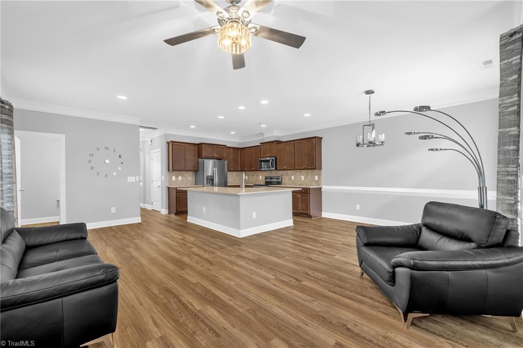 1604 Sunny Hill Way
