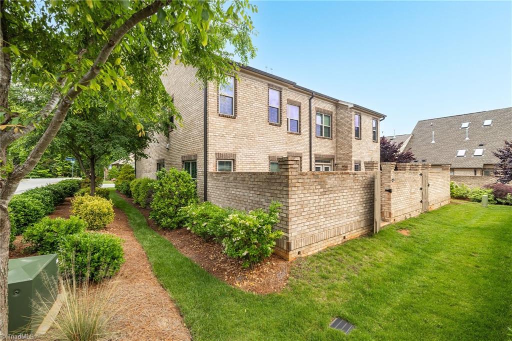 1604 Sunny Hill Way