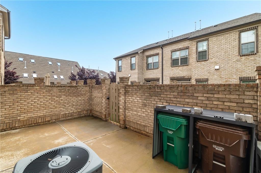 1604 Sunny Hill Way