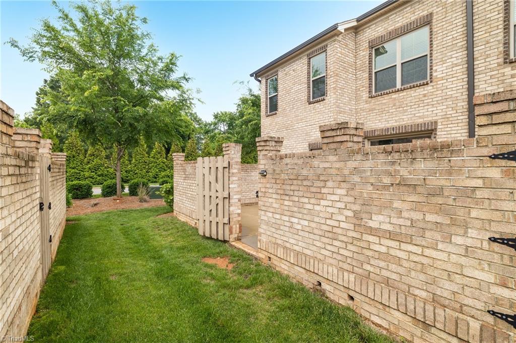 1604 Sunny Hill Way