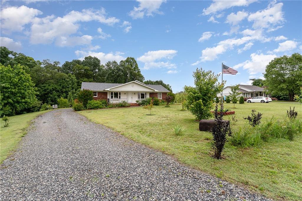 12 Twin Brook Drive