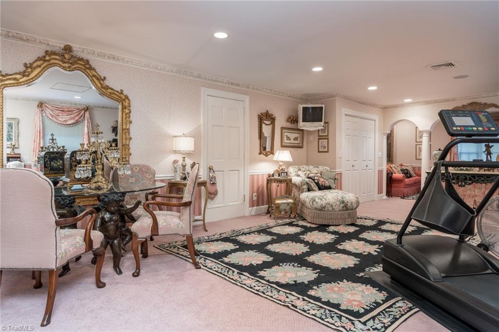 6 Curtis Court