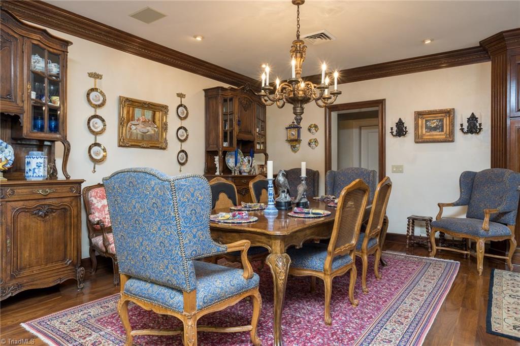 6 Curtis Court