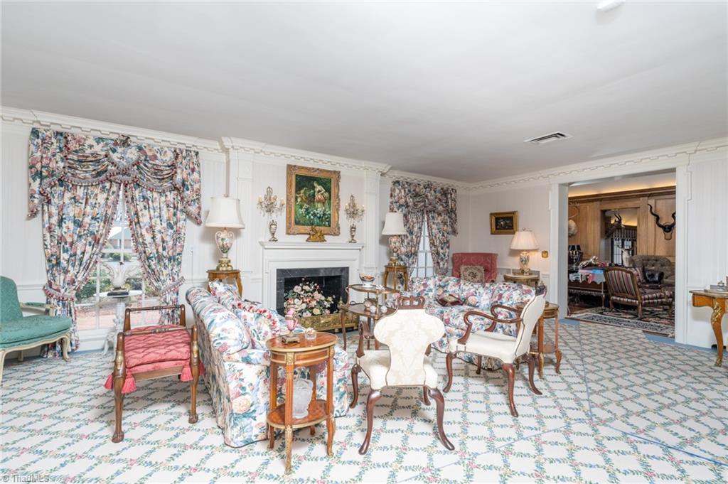 6 Curtis Court
