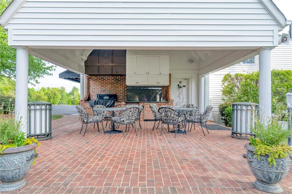 6 Curtis Court