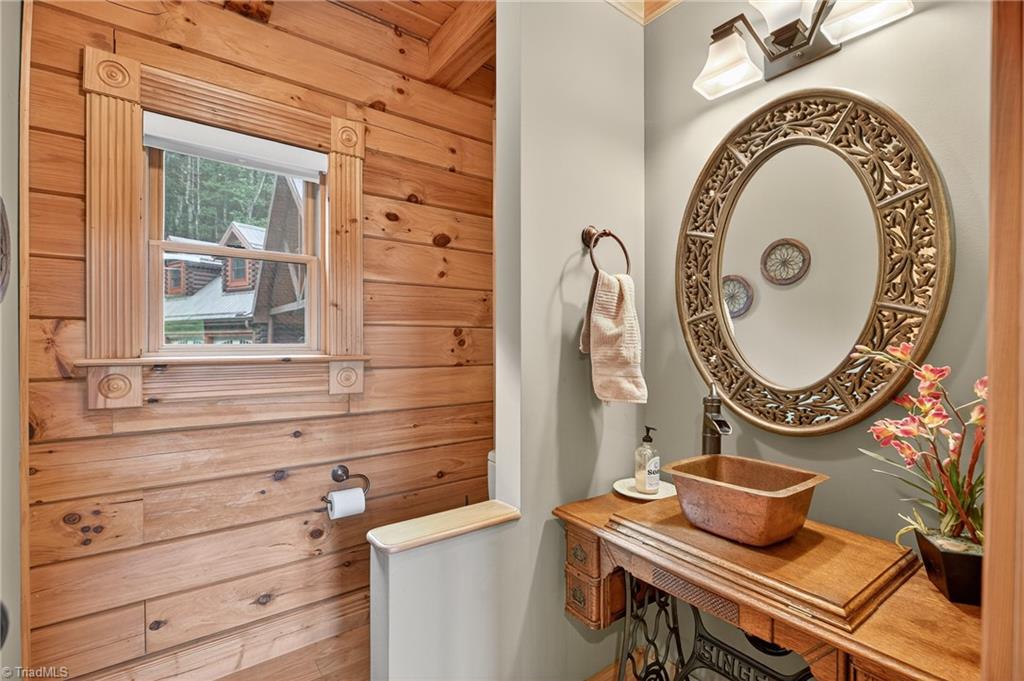 904 Bryan Hollow Road